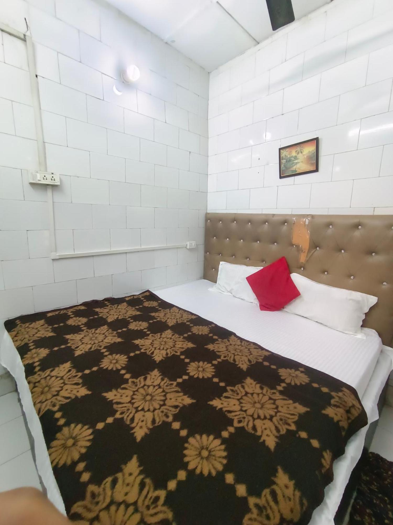 Hotel India Inn Walking Distance From Taj Mahal-- Rooftop Taj Mahal View آغْرا المظهر الخارجي الصورة