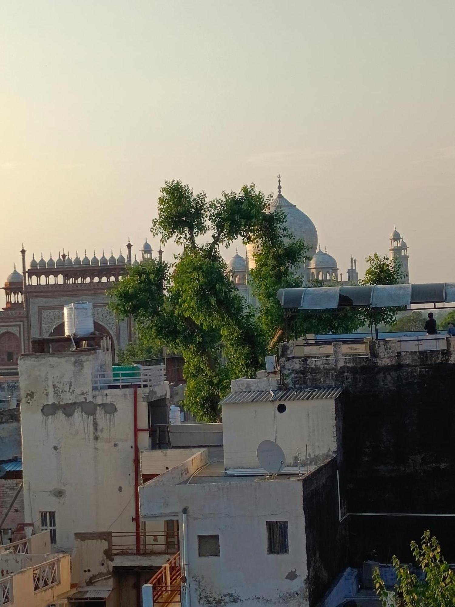 Hotel India Inn Walking Distance From Taj Mahal-- Rooftop Taj Mahal View آغْرا المظهر الخارجي الصورة