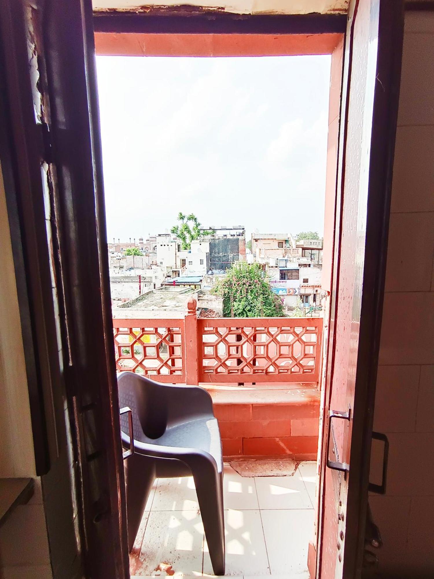 Hotel India Inn Walking Distance From Taj Mahal-- Rooftop Taj Mahal View آغْرا الغرفة الصورة