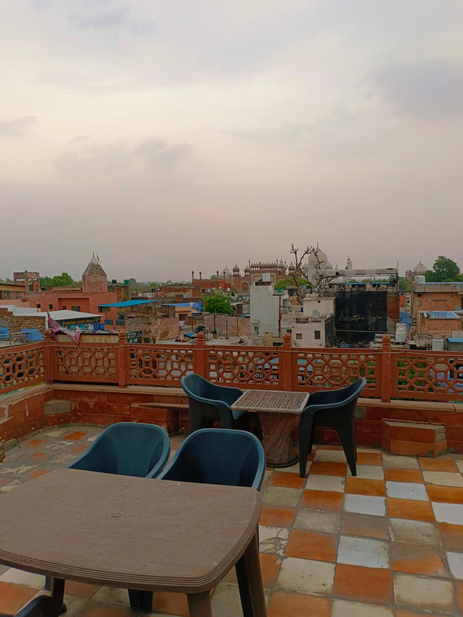 Hotel India Inn Walking Distance From Taj Mahal-- Rooftop Taj Mahal View آغْرا المظهر الخارجي الصورة