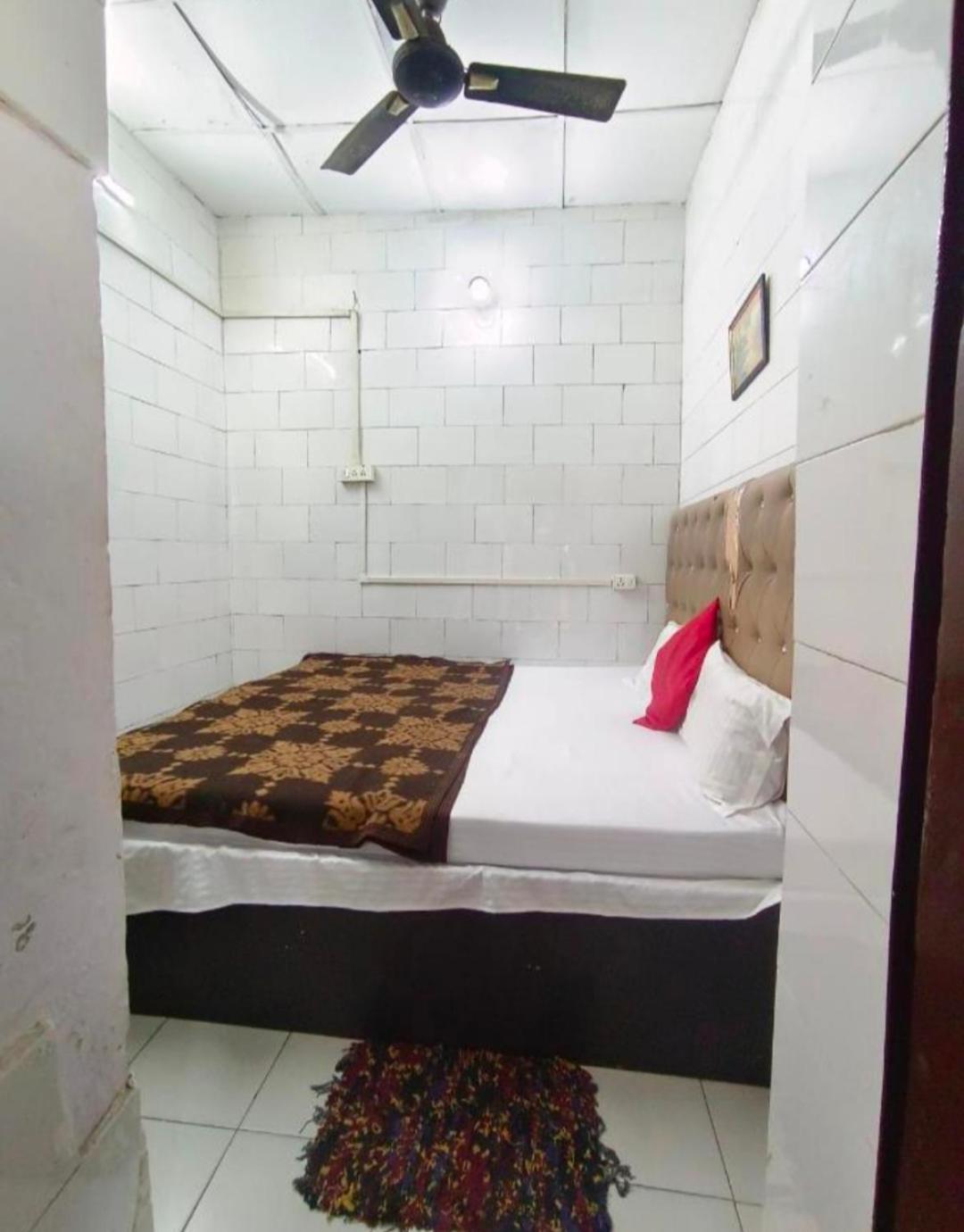 Hotel India Inn Walking Distance From Taj Mahal-- Rooftop Taj Mahal View آغْرا المظهر الخارجي الصورة