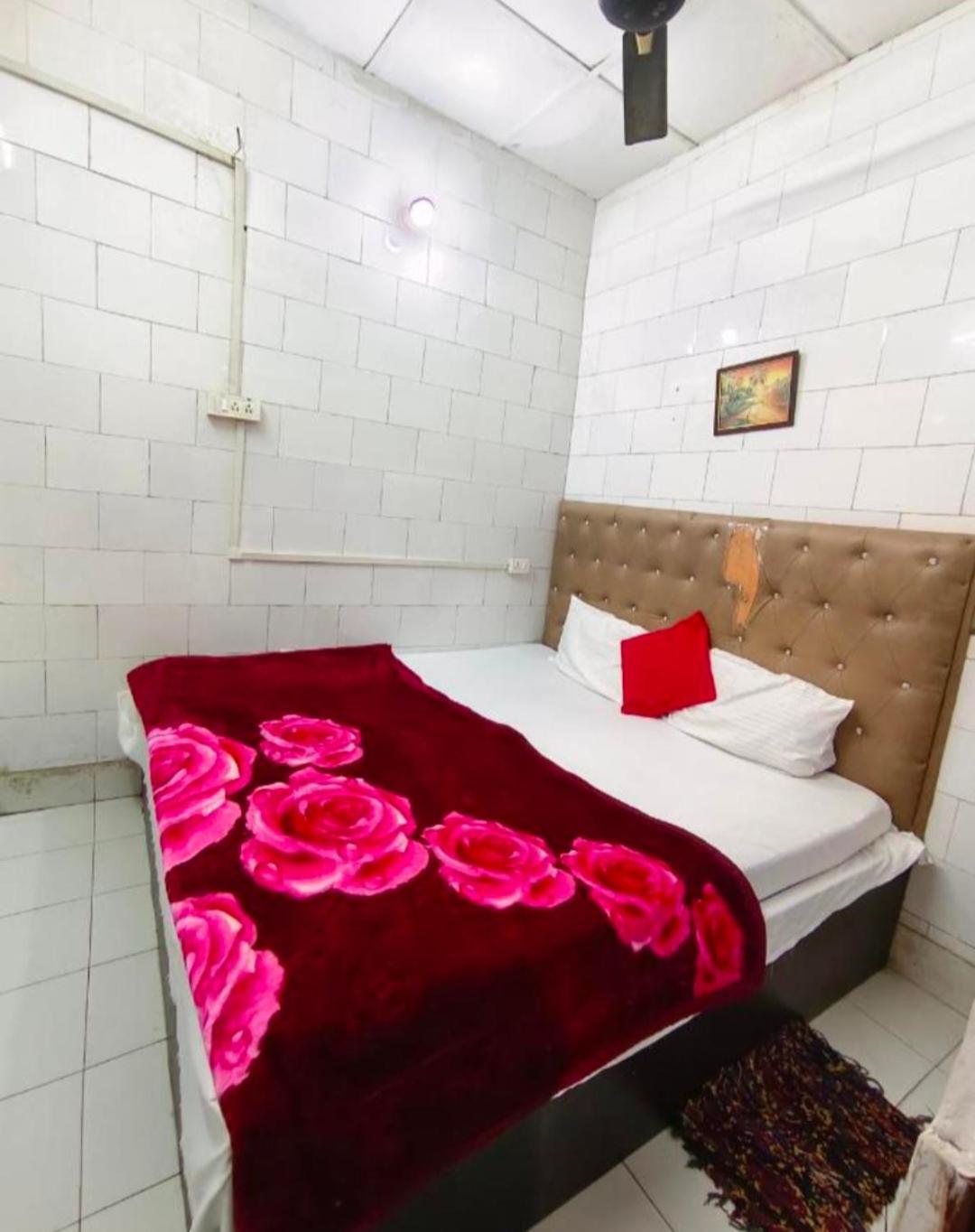 Hotel India Inn Walking Distance From Taj Mahal-- Rooftop Taj Mahal View آغْرا المظهر الخارجي الصورة