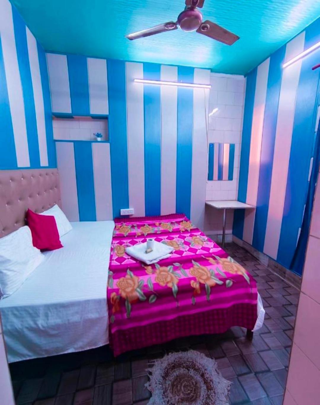 Hotel India Inn Walking Distance From Taj Mahal-- Rooftop Taj Mahal View آغْرا المظهر الخارجي الصورة